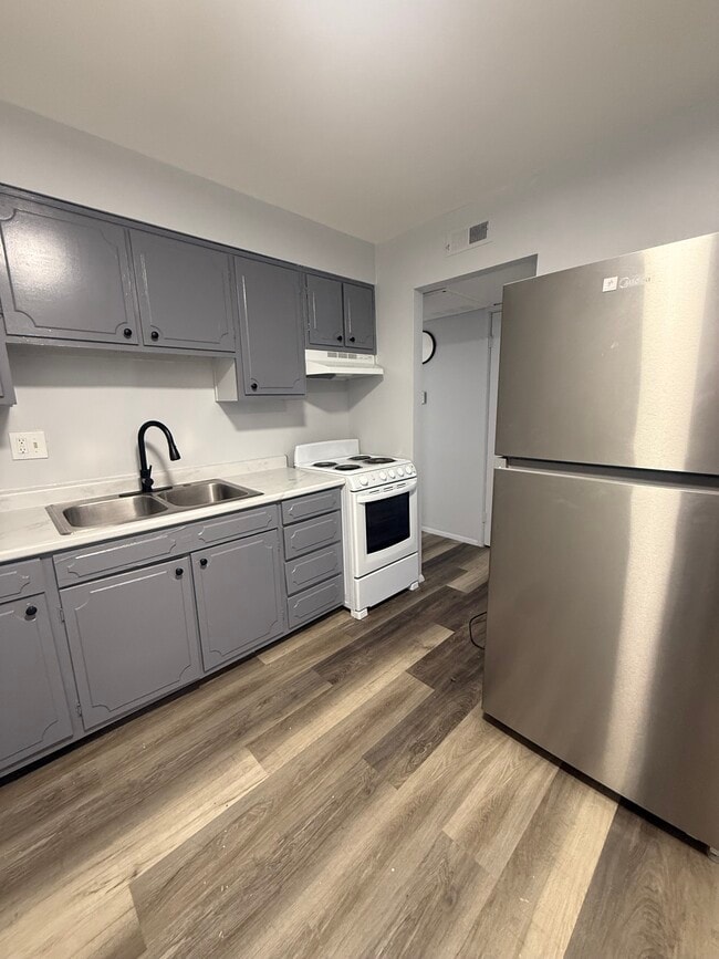 2969 Four Towers Dr in Cincinnati, OH - Building Photo - Building Photo