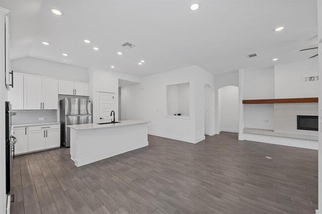 22309 Coyote Cave Trl in Briarcliff, TX - Building Photo - Building Photo