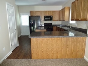 208 Cole Ct in Canton, GA - Building Photo - Building Photo