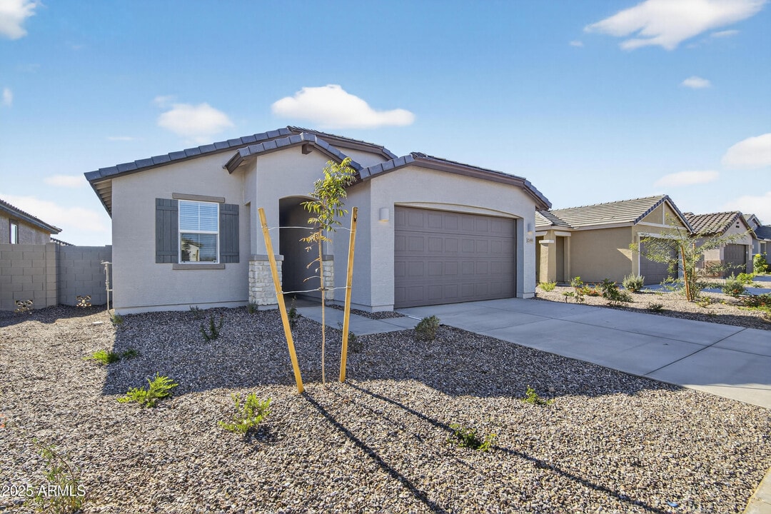 12499 E Verbina Ln in Florence, AZ - Building Photo