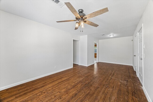 1921 Lynnview Dr in Houston, TX - Building Photo - Building Photo