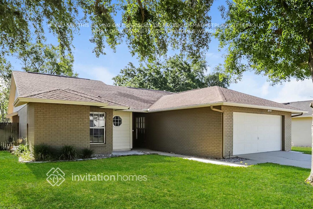 1624 Gardner Dr in Lutz, FL - Building Photo