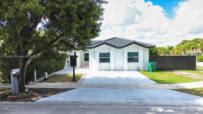 15702 SW 137th Ct in Miami, FL - Building Photo - Building Photo