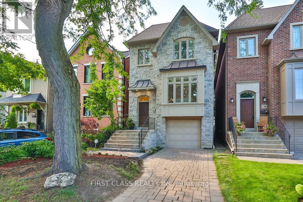 136 Bowood Ave in Toronto, ON - Building Photo