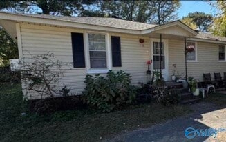 118 Brockway Ave in Owens Cross Roads, AL - Building Photo