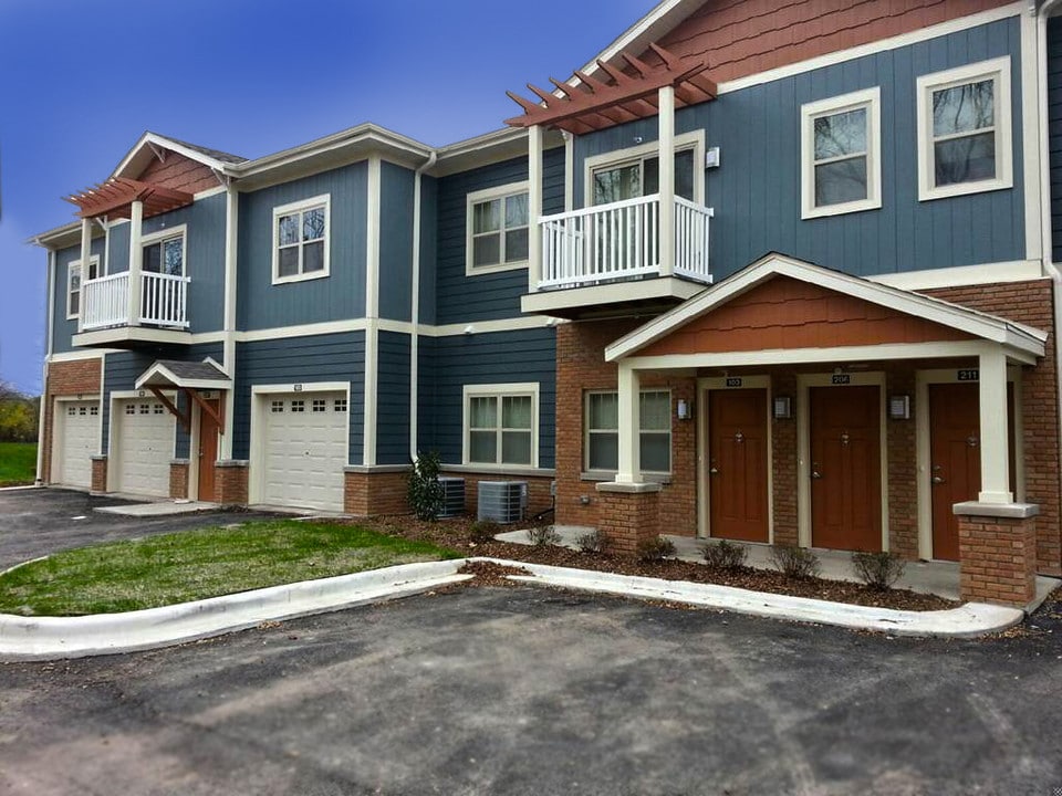 92nd Street Commons in West Allis, WI - Foto de edificio