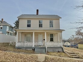508 S 8th St in Burlington, IA - Building Photo