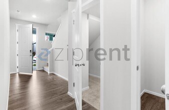 1421 SW Pendleton Way in Port Orchard, WA - Building Photo - Building Photo