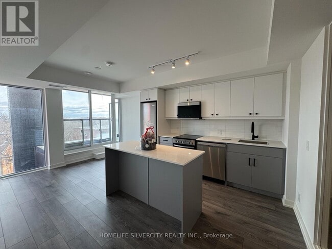 property at 2 Manderley Dr