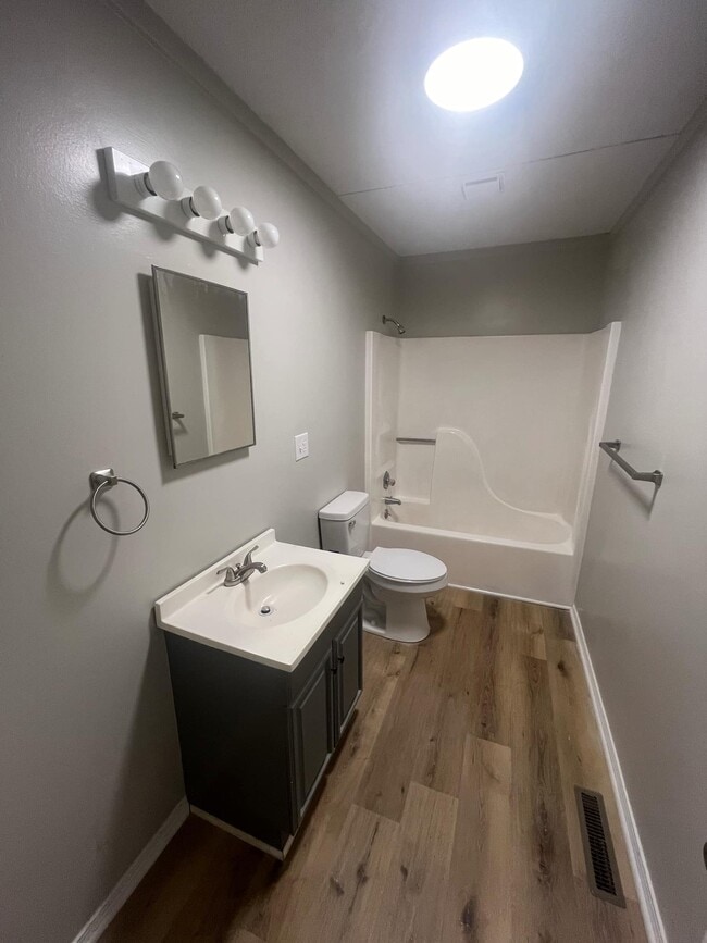 230 NE 85th Rd in Warrensburg, MO - Building Photo - Building Photo