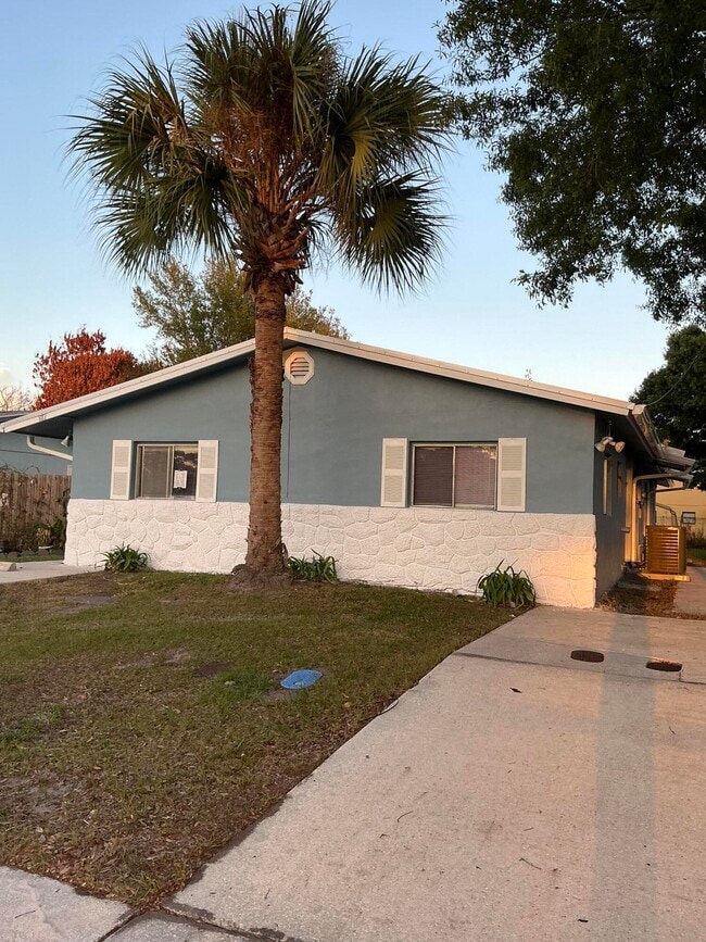 812 N 24th St in Fort Pierce, FL - Building Photo - Building Photo