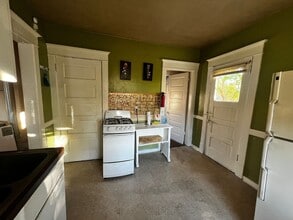 844 Hovey St SW in Grand Rapids, MI - Building Photo - Building Photo