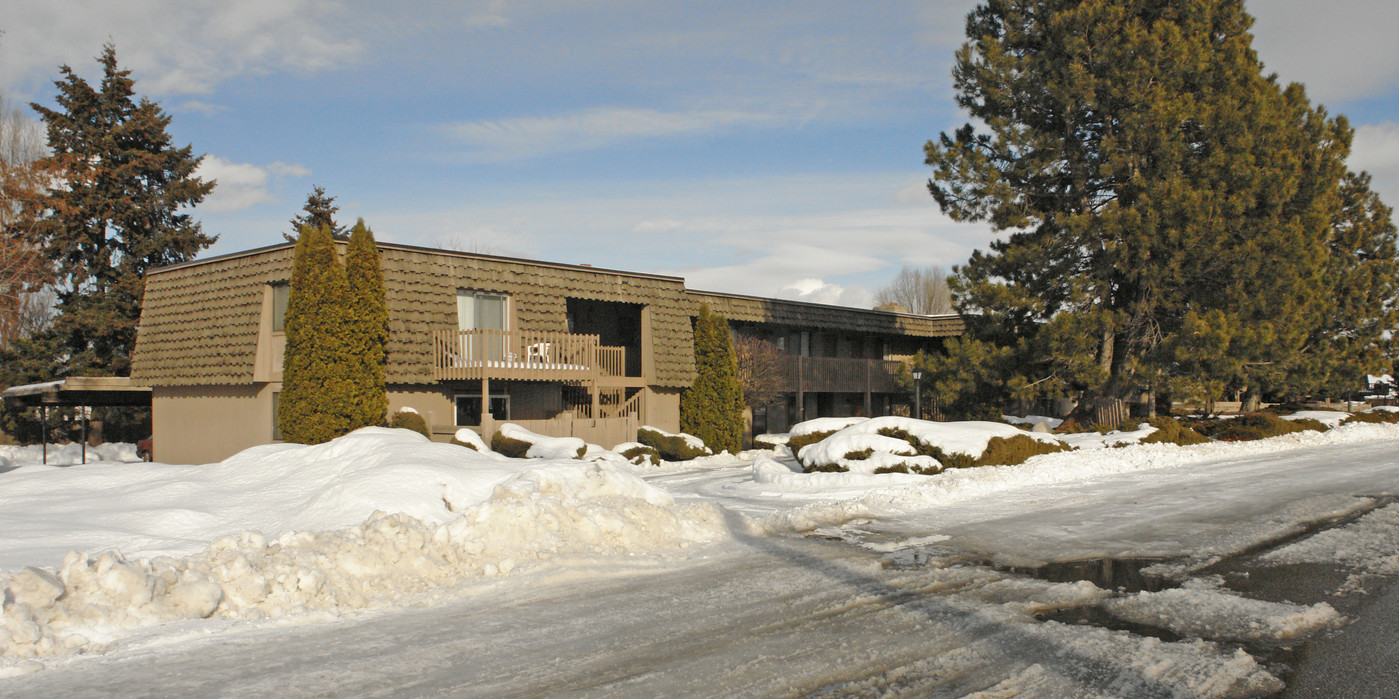 Chateau East & West Apartments in Spokane, WA - Building Photo