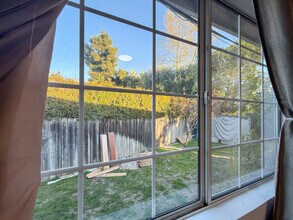 12956 Yerba St in North Hollywood, CA - Foto de edificio - Building Photo