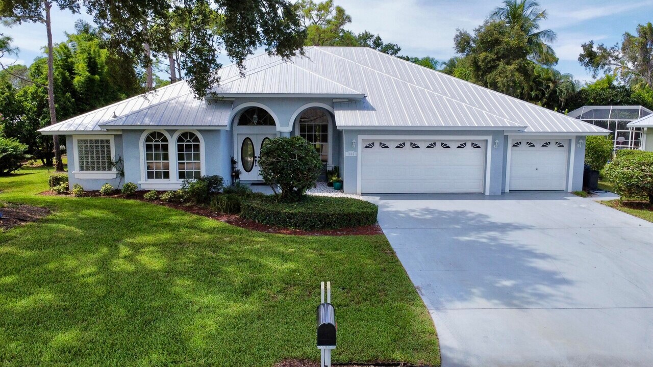 1043 SW Pigeon Plum Way in Palm City, FL - Building Photo