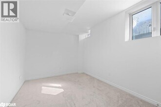 100 Nottingham Rd in Barrie, ON - Building Photo - Building Photo