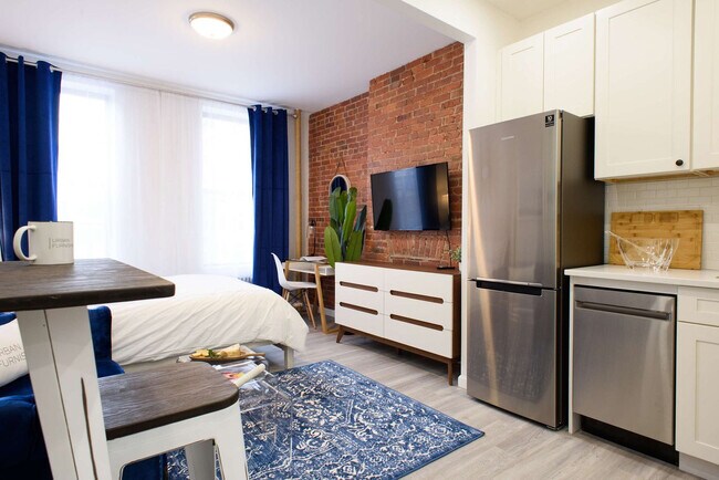 240e E 75th St in New York, NY - Building Photo - Building Photo