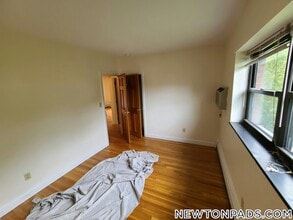 276 Grove St in Newton, MA - Building Photo - Building Photo