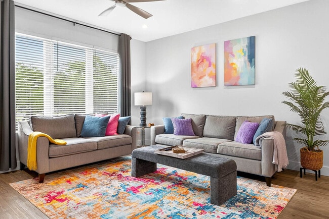 612 Petit Wy in Largo, FL - Building Photo - Building Photo
