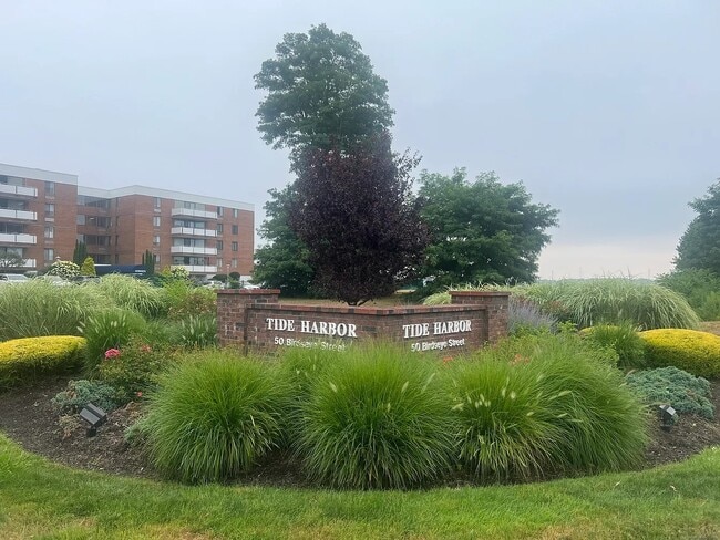 1460 Elm St in Stratford, CT - Building Photo - Building Photo