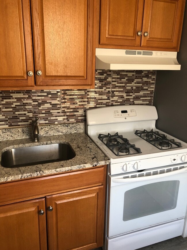 4101 Fernhill Ave, Unit 2W