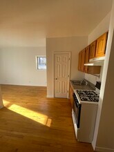 16 Conselyea St, Unit 3 in Brooklyn, NY - Foto de edificio - Building Photo