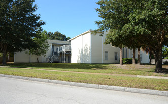 Caribbean Court in St. Petersburg, FL - Building Photo