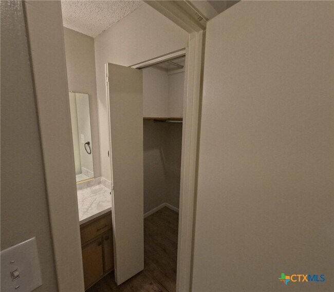 207 Palmwood Dr in Victoria, TX - Building Photo - Building Photo
