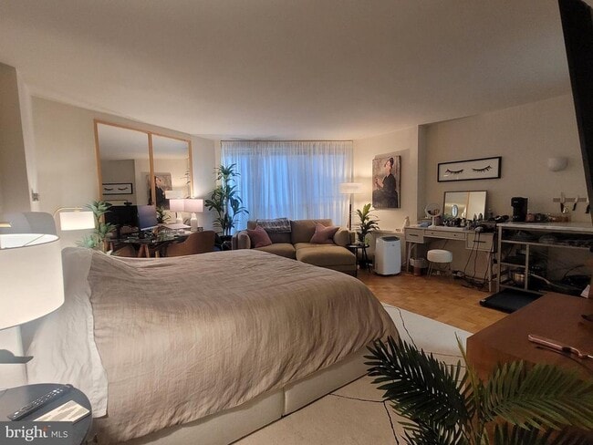 224 W Rittenhouse Square in Philadelphia, PA - Building Photo - Building Photo