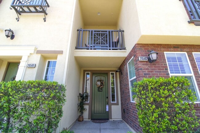 28562 Herrera St in Santa Clarita, CA - Building Photo - Building Photo