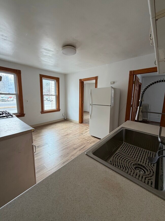 6 Smythe St, Unit 2 in Brookline, MA - Building Photo - Building Photo