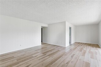 1400 Pompei Ln in Naples, FL - Foto de edificio - Building Photo