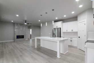 716 N Rd 42 in Pasco, WA - Foto de edificio - Building Photo