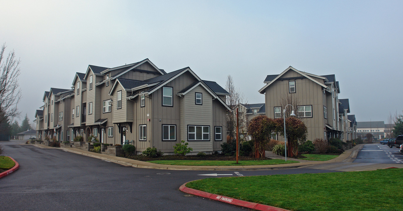 Sheldon Village Apartments in Eugene, OR - Building Photo