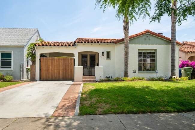 2610 S Bedford St in Los Angeles, CA - Building Photo - Building Photo