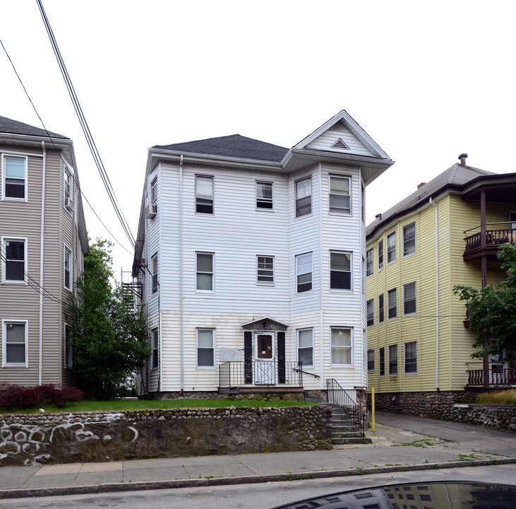242 Davis St in New Bedford, MA - Building Photo