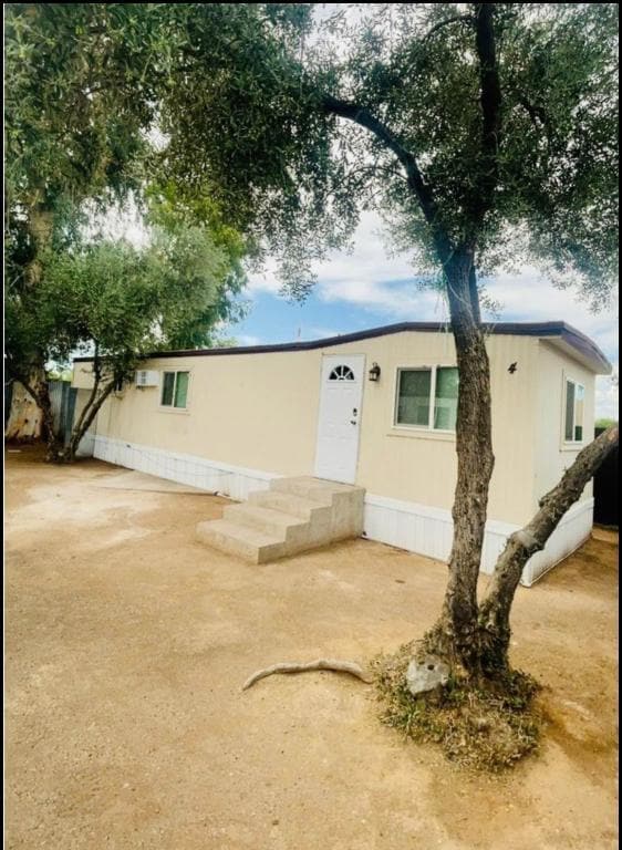property at 226 W Delano St