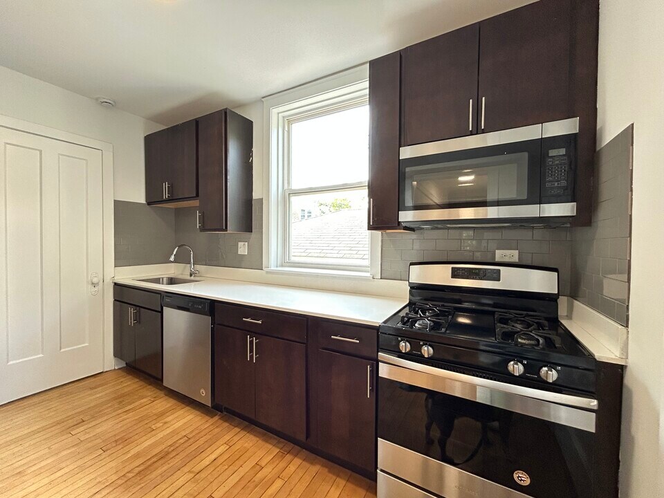 3018 N Karlov Ave, Unit 1 in Chicago, IL - Foto de edificio