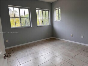 3926 SW 52nd Ave in Pembroke Park, FL - Building Photo - Building Photo