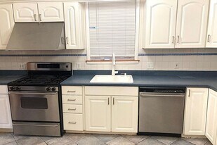284 Magnolia Ave in Jersey City, NJ - Building Photo