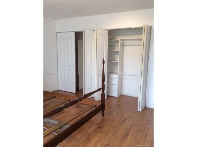 180 NE 12th Ave in Hallandale Beach, FL - Building Photo - Building Photo