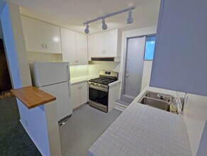 648 Kelton Ave, Unit 648 in Los Angeles, CA - Foto de edificio - Building Photo