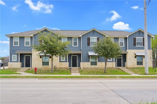 709 Luther W St in College Station, TX - Foto de edificio - Building Photo