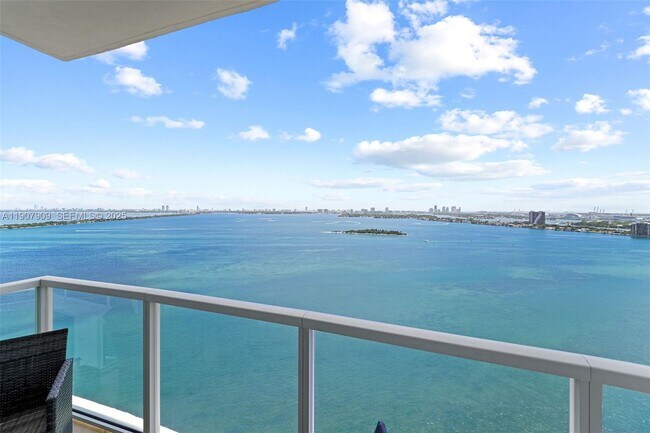 665 NE 25th St in Miami, FL - Building Photo - Building Photo