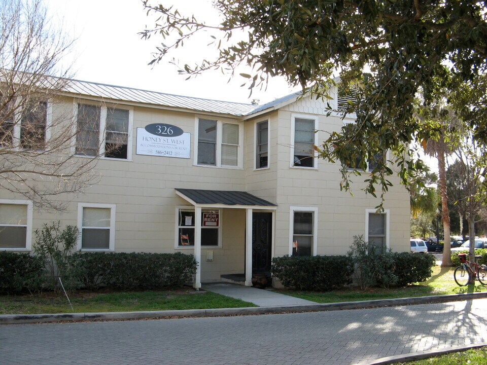 326 W Honey St, Unit 3 in Dunedin, FL - Building Photo