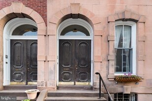2308 Spruce St in Philadelphia, PA - Building Photo