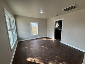 235 Carle Ave in San Antonio, TX - Building Photo - Building Photo