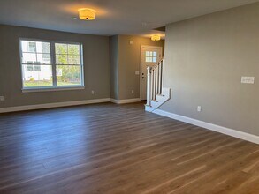 110 Sycamore Ln in Kennebunk, ME - Building Photo - Building Photo
