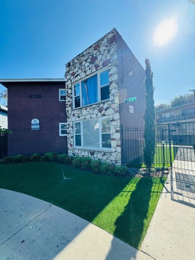 4136 Palmwood in Los Angeles, CA - Foto de edificio - Building Photo