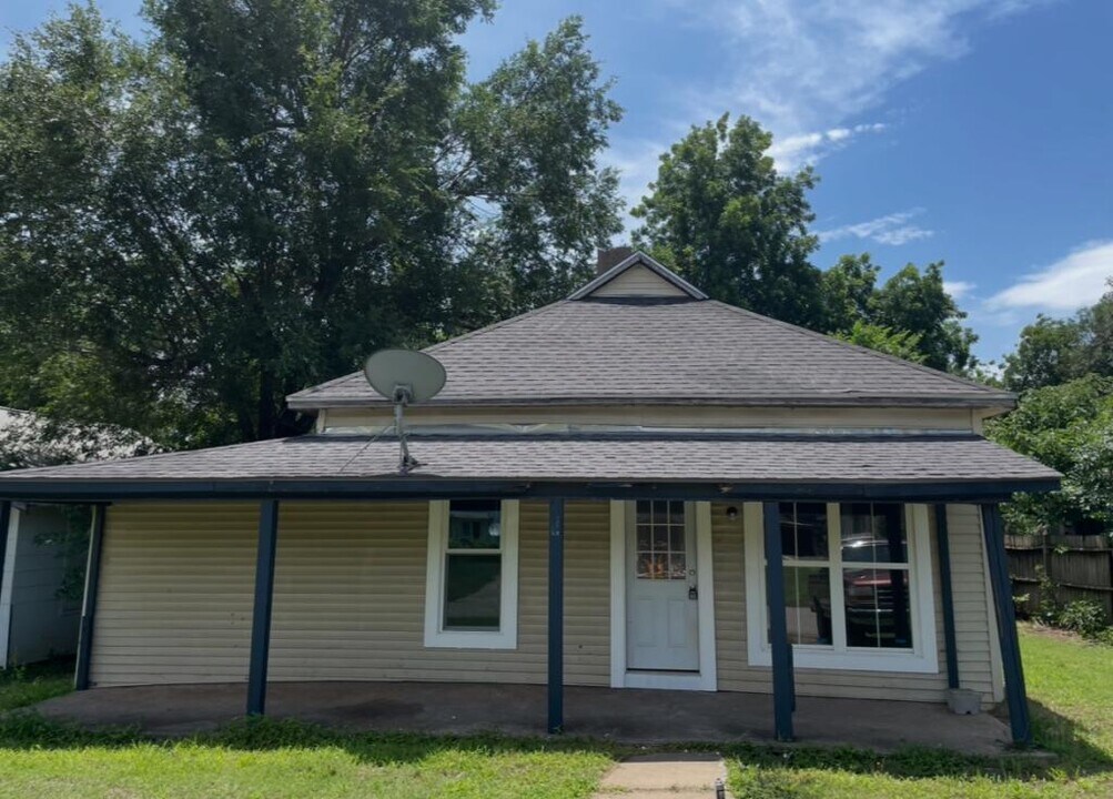 626 Holly St in Perry, OK - Building Photo